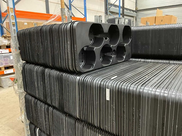 Partij plantentrays en mandjes - afbeelding 13 van  17