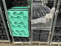 Partij plantentrays en mandjes - afbeelding 15 van  17