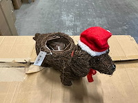 Partij planter dog with santa 35x12x28cm brown (72x) - afbeelding 3 van  6
