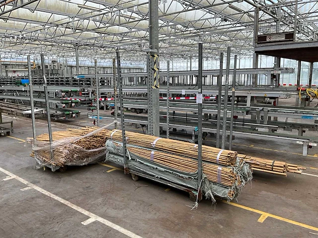 Partij plantstokken - afbeelding 1 van  4