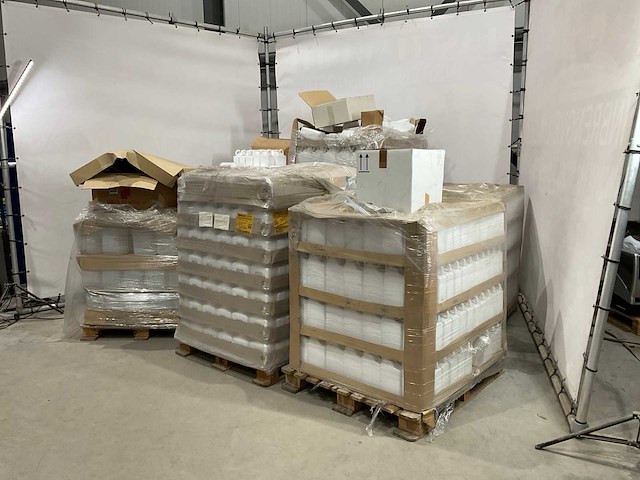 Partij plastic containers - afbeelding 1 van  14