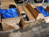 Partij plastic deksels & 3-vaks ronde voedselschaaltjes - afbeelding 1 van  7