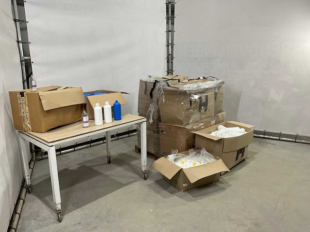 Partij plastic flessen - afbeelding 2 van  9