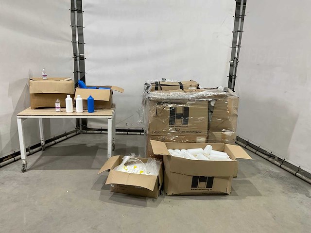 Partij plastic flessen - afbeelding 3 van  9