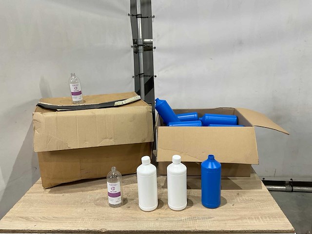 Partij plastic flessen - afbeelding 4 van  9