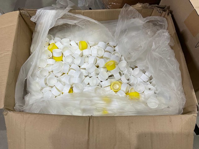 Partij plastic flessen - afbeelding 9 van  9