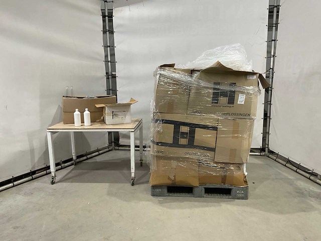 Partij plastic flessen - afbeelding 2 van  7