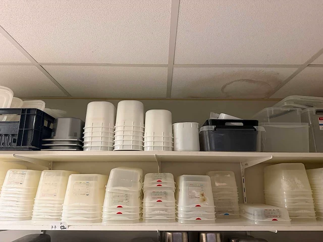 Partij plastic gastronormbakken en deksels - afbeelding 1 van  8