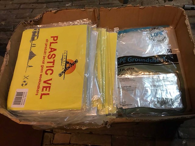 Partij plastic zeil - afbeelding 1 van  2