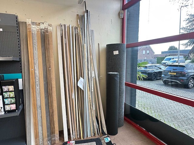 Partij plinten en deurmatten - afbeelding 2 van  5