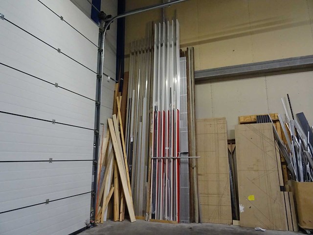 Partij plinten en profielen - afbeelding 1 van  8