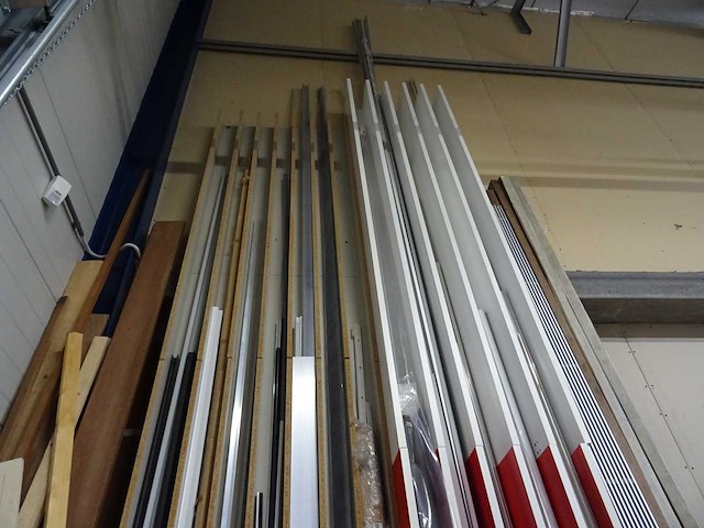 Partij plinten en profielen - afbeelding 2 van  8