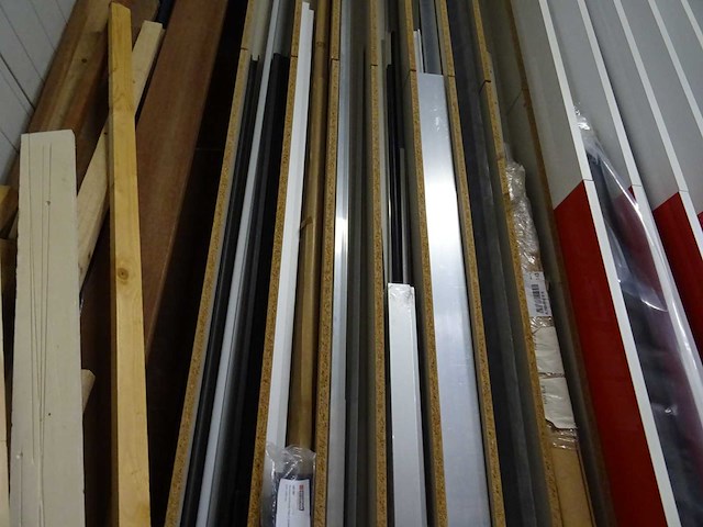 Partij plinten en profielen - afbeelding 3 van  8