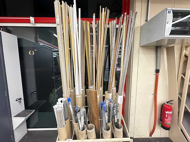 Partij plinten - afbeelding 1 van  4