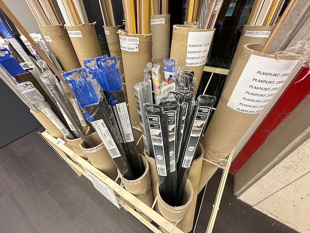 Partij plinten - afbeelding 3 van  4