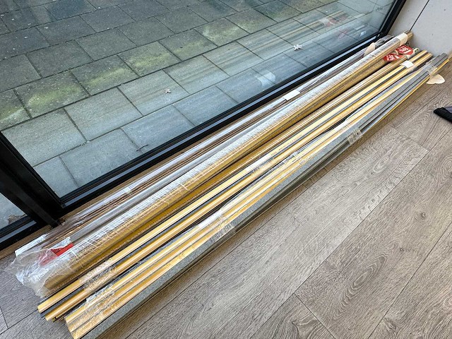 Partij plinten - afbeelding 1 van  2