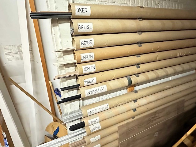 Partij plinten - afbeelding 1 van  2