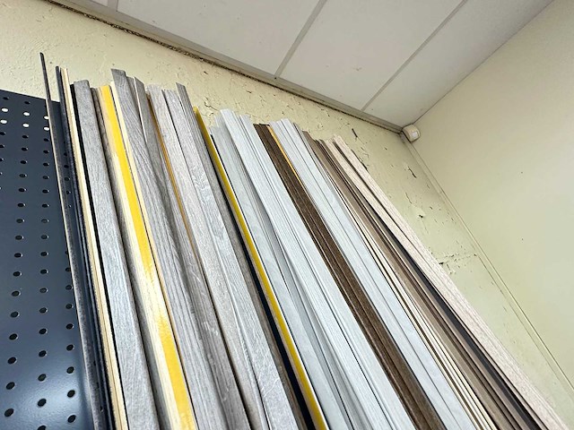 Partij plinten - afbeelding 3 van  7