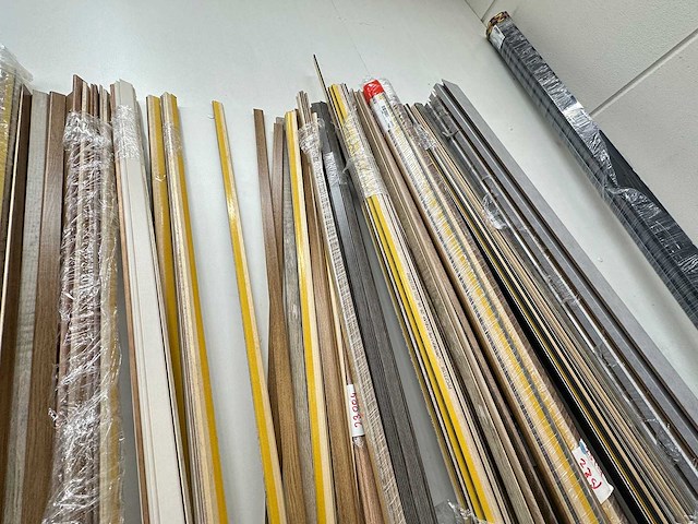 Partij plinten - afbeelding 2 van  4