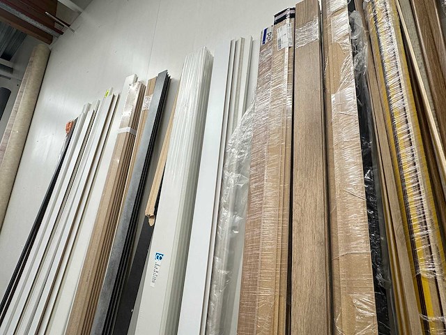 Partij plinten - afbeelding 3 van  4