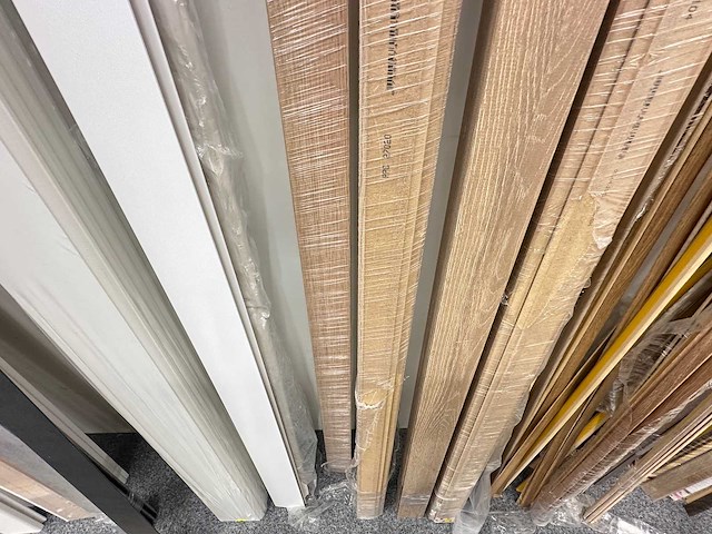 Partij plinten - afbeelding 4 van  4