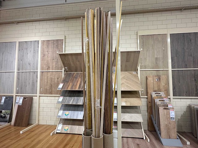 Partij plinten - afbeelding 1 van  3