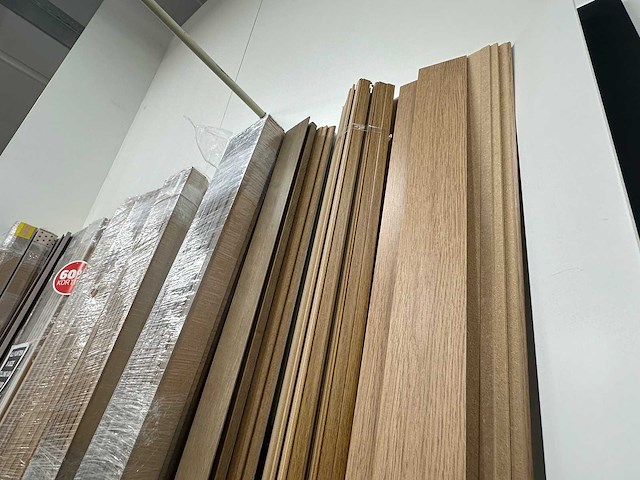 Partij plinten - afbeelding 4 van  4