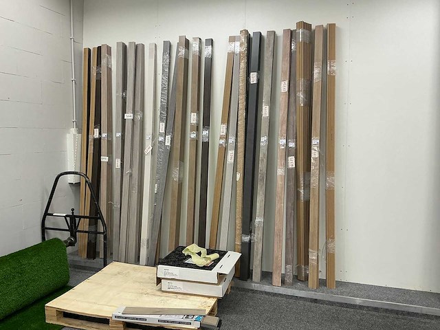 Partij plinten - afbeelding 1 van  3