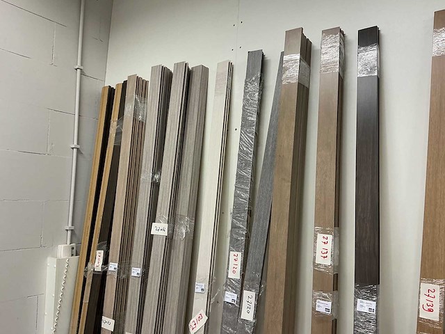 Partij plinten - afbeelding 3 van  3