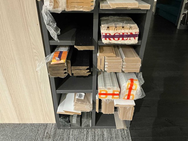 Partij plinten - afbeelding 3 van  5