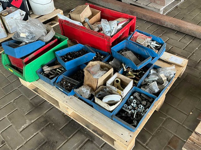 Partij ploeg en frees bouten en moeren - afbeelding 2 van  6