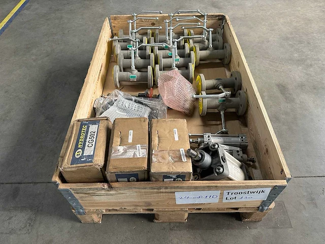 Partij pneumatiek & hydrauliekcomponenten - afbeelding 1 van  9