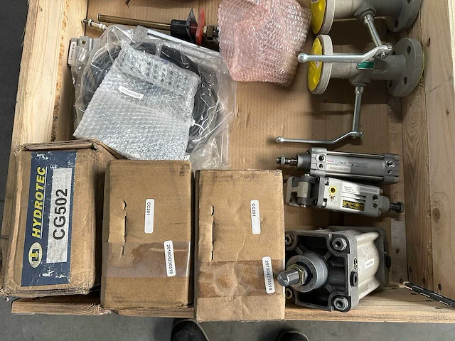 Partij pneumatiek & hydrauliekcomponenten - afbeelding 2 van  9
