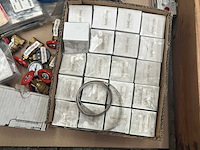 Partij pneumatiek onderdelen (o.a koppelingen, pneumatische cilinders, manometers en ventielen) - afbeelding 5 van  9