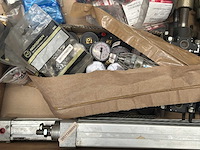 Partij pneumatiek onderdelen (o.a koppelingen, pneumatische cilinders, manometers en ventielen) - afbeelding 7 van  9