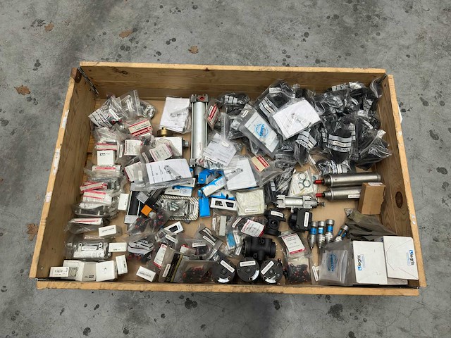 Partij pneumatiek onderdelen - afbeelding 10 van  11