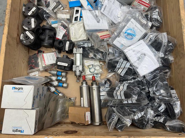 Partij pneumatiek onderdelen - afbeelding 3 van  11