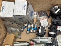 Partij pneumatiek onderdelen - afbeelding 11 van  11