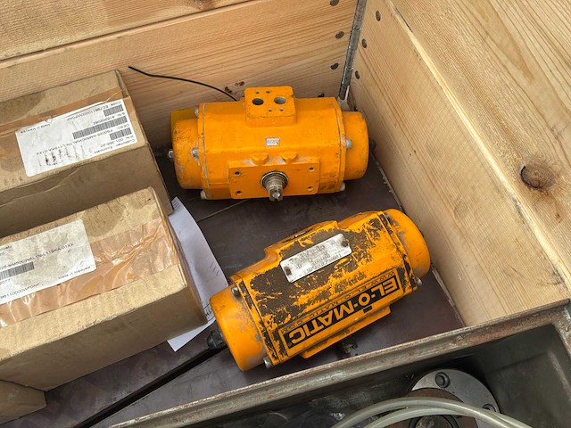 Partij pneumatische actuatoren en kleppen - afbeelding 5 van  7