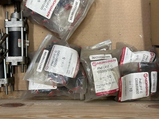 Partij pneumatische cilinders en smc onderdelen - afbeelding 5 van  7