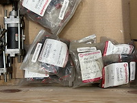 Partij pneumatische cilinders en smc onderdelen - afbeelding 5 van  7