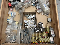 Partij pneumatische componenten – ventielen, filters, drukregelaars en manometers - festo smc - afbeelding 10 van  10