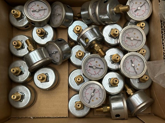 Partij pneumatische componenten – ventielen, filters, drukregelaars en manometers - festo smc - afbeelding 6 van  10