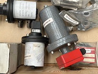 Partij pneumatische componenten – ventielen, filters, drukregelaars en manometers - festo smc - afbeelding 8 van  10