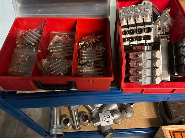 Partij pneumatische ondedelen - afbeelding 2 van  4