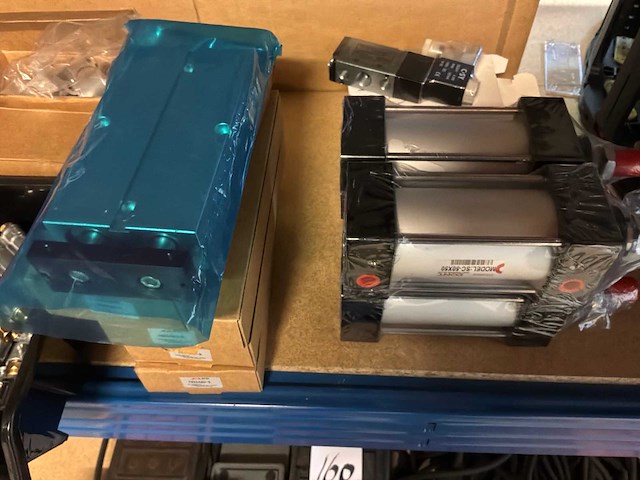 Partij pneumatische ondedelen - afbeelding 4 van  4