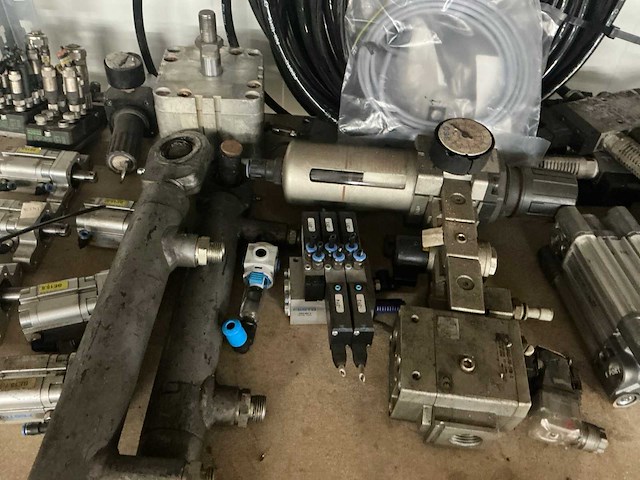 Partij pneumatische onderdelen - afbeelding 4 van  5