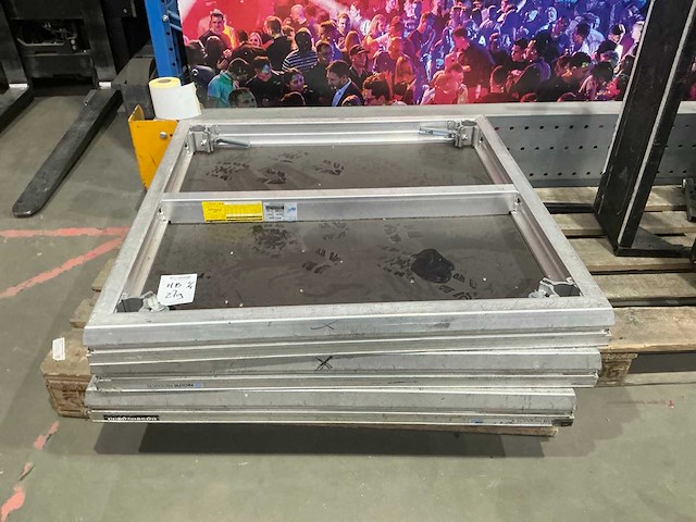 Partij podiumdelen op 3 pallets en een kar - afbeelding 2 van  9