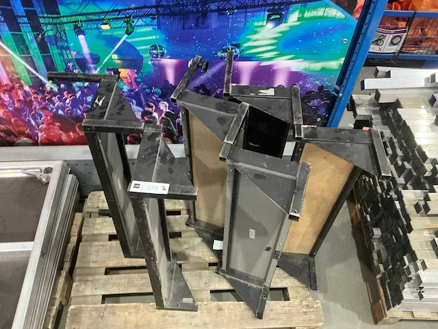 Partij podiumdelen op 3 pallets en een kar - afbeelding 4 van  9