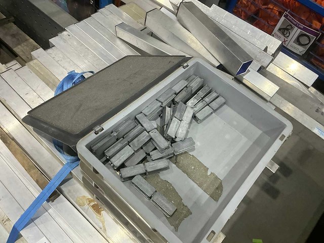 Partij podiumdelen op 3 pallets en een kar - afbeelding 9 van  9